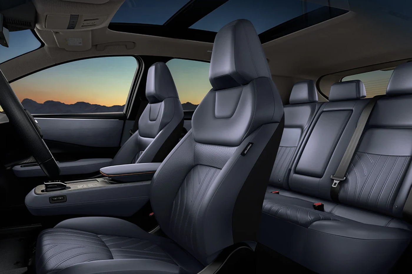 Vue de l'intérieur de la Nissan ARIYA 2026 et ses sièges spacieux